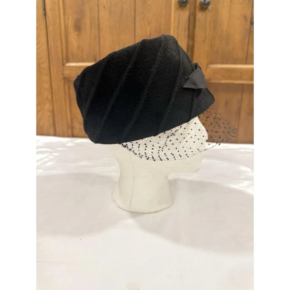 Vintage Black Pillbox Style Hat With A Bow & Birdcage Fascinator Net Veil